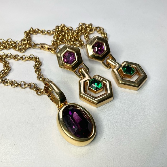 Vintage Swarovski Signed Set Purple Green Crystals Chunky Gold Tone Swan Signed - Picture 2 of 9